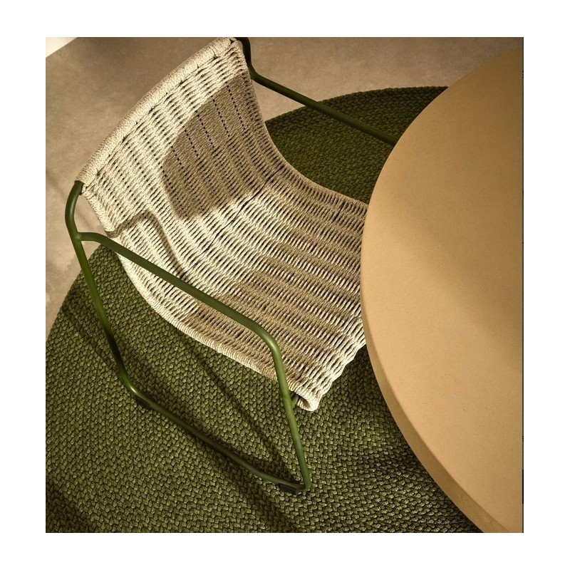 Sedia Arvin Swirl in tessuto ciniglia beige e gambe in legno di rovere VeryForma