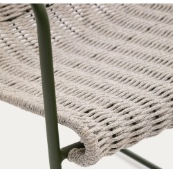 Sedia Arvin Swirl in tessuto ciniglia beige e gambe in legno di rovere VeryForma