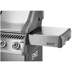 Barbacoa de gas Napoleon Rogue® PRO 425 BB SIZZLE ZONE™ y 4 quemadores, uno de ellos lateral